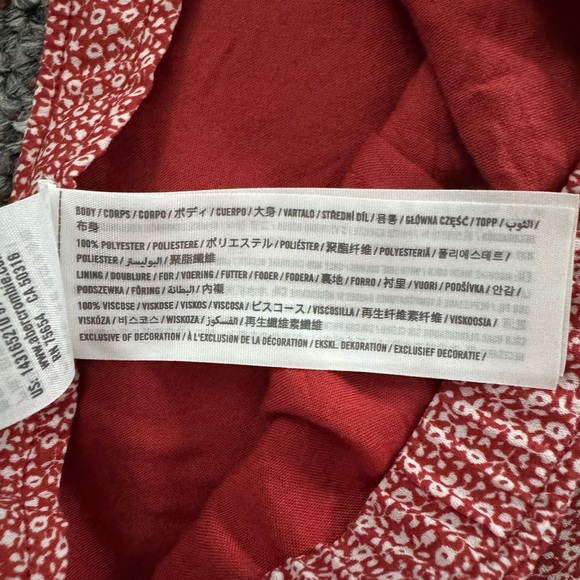 Abercrombie & Fitch Red Floral Skater Skort Size Medium womens - Picture 10 of 10